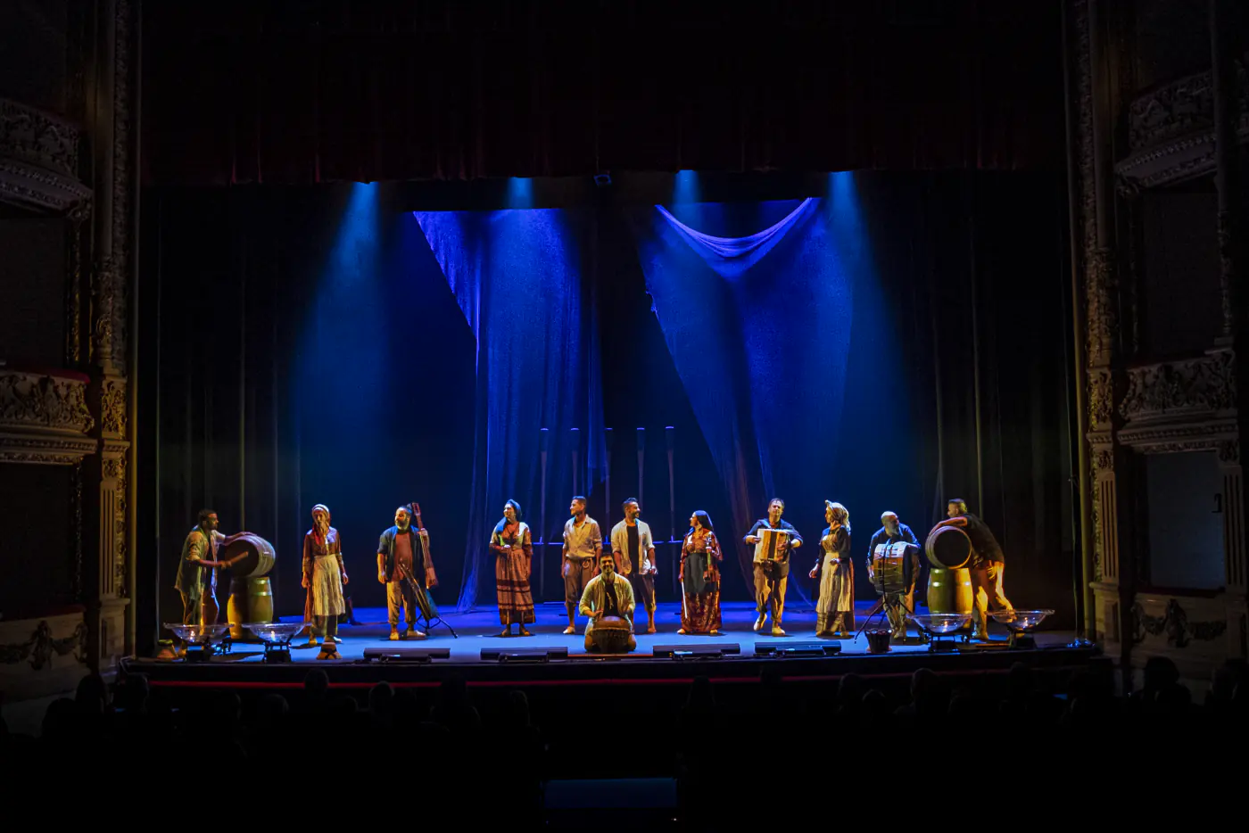 Espectáculo de música canaria de gran formato en un auditorio