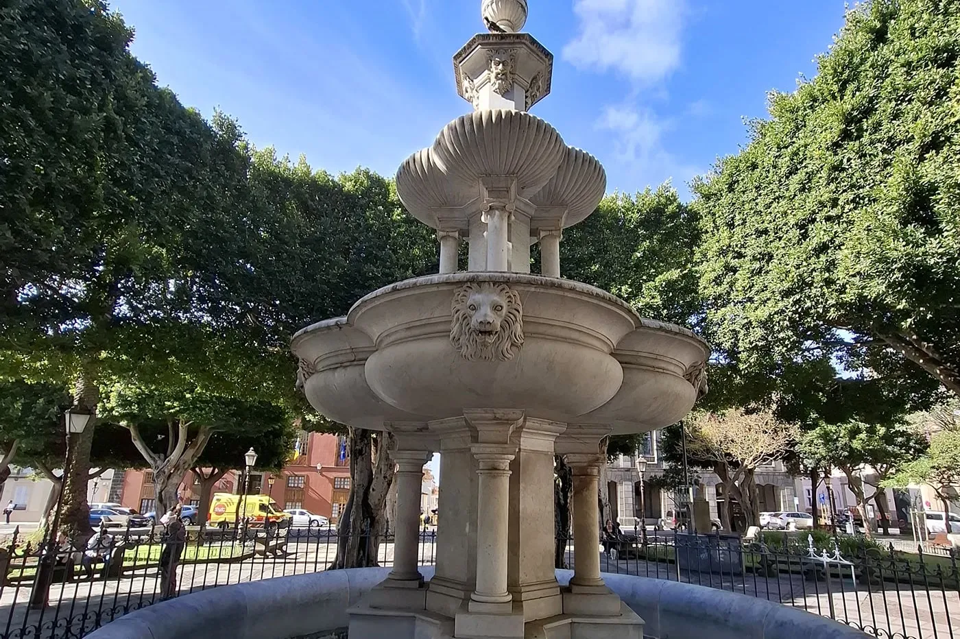 Fuente en una plaza del casco histórico, una de las paradas del juego