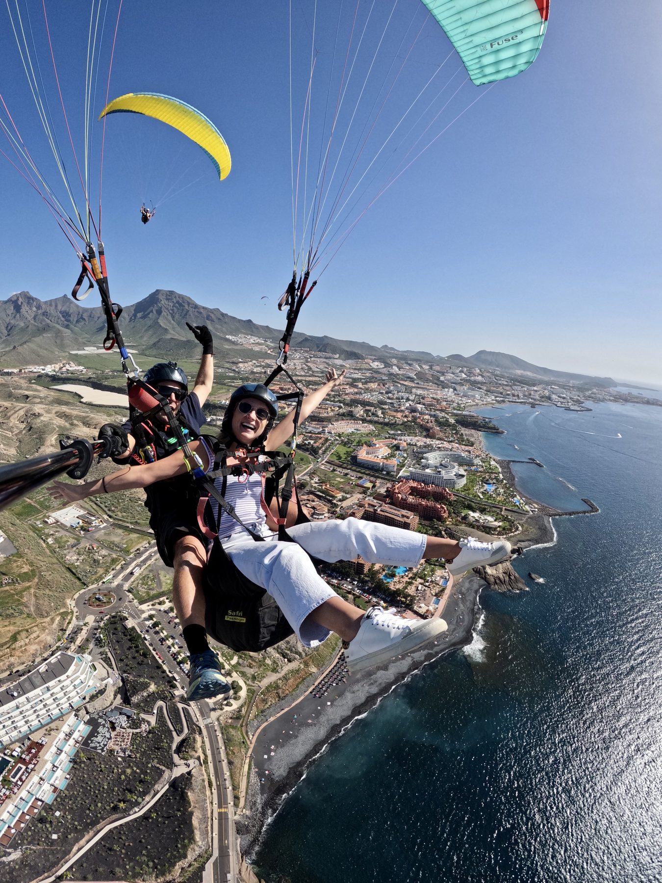 Vuelo en parapente biplaza sobre la costa de Tenerife