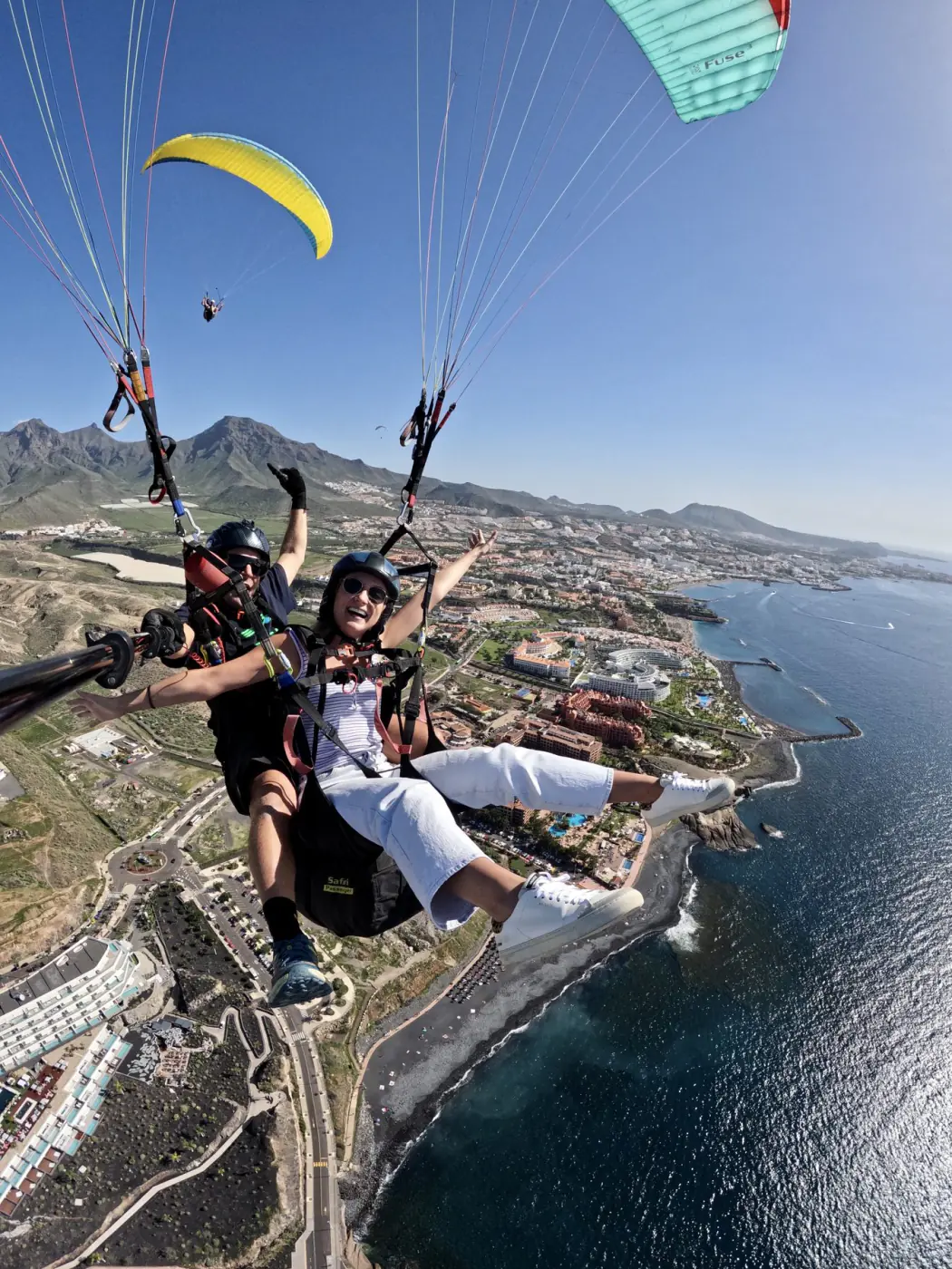 Vuelo en parapente biplaza sobre la costa de Tenerife