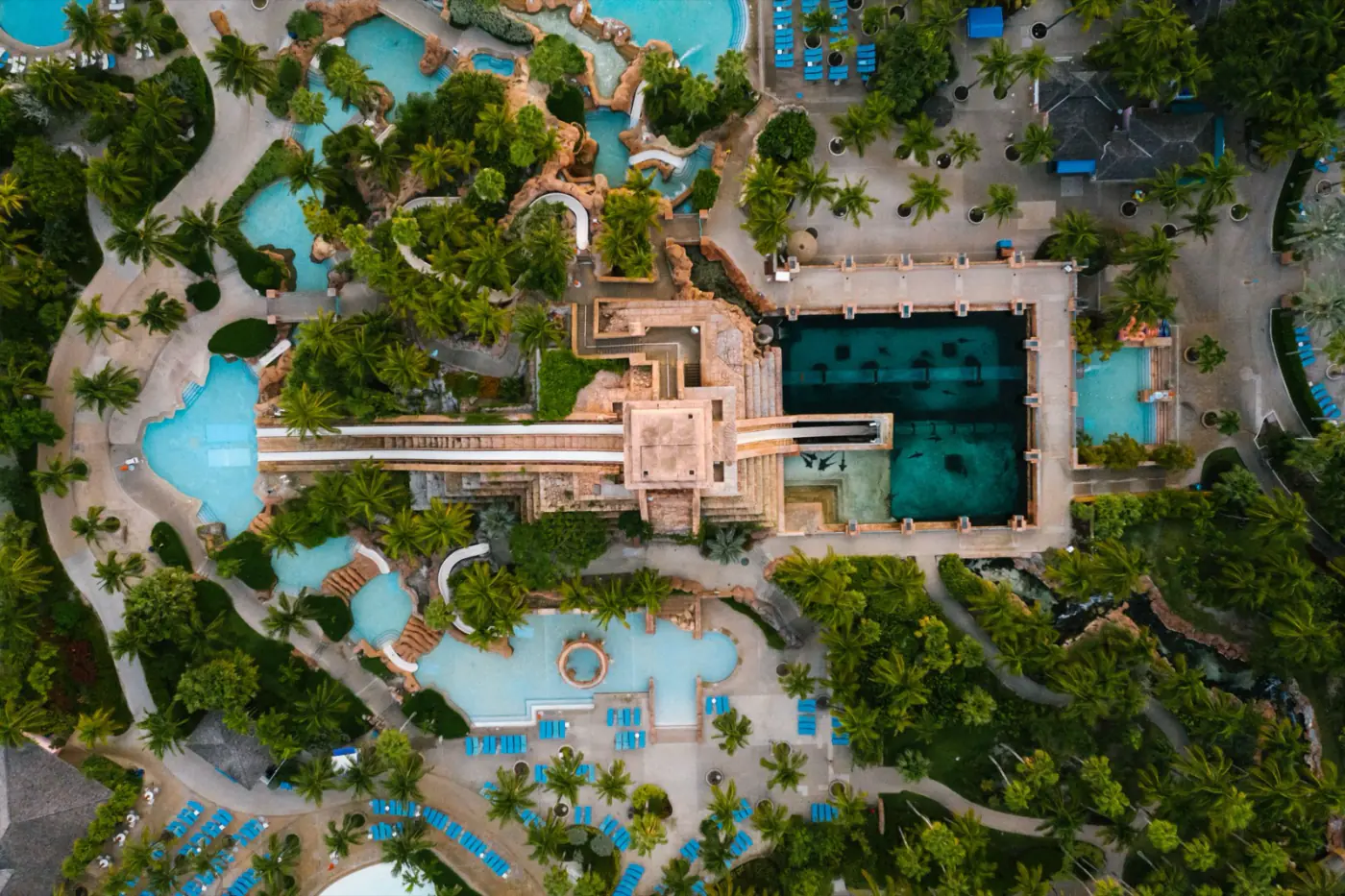 Vista aérea de las piscinas y toboganes de Siam Park